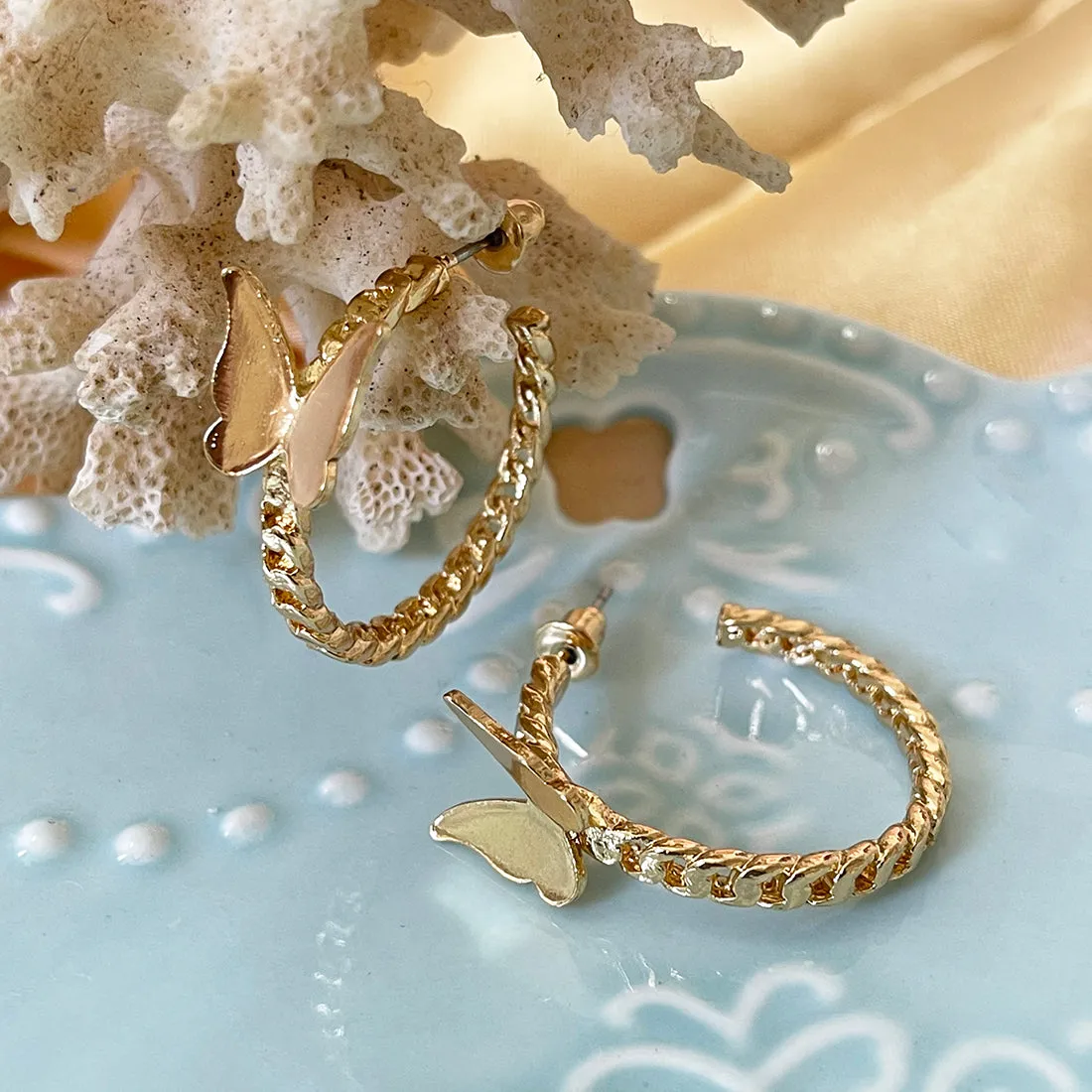 TRENDY GOLD-TONED BUTTERFLY STUDDED METALLIC TWISTED OPEN-HOOP EARRINGS